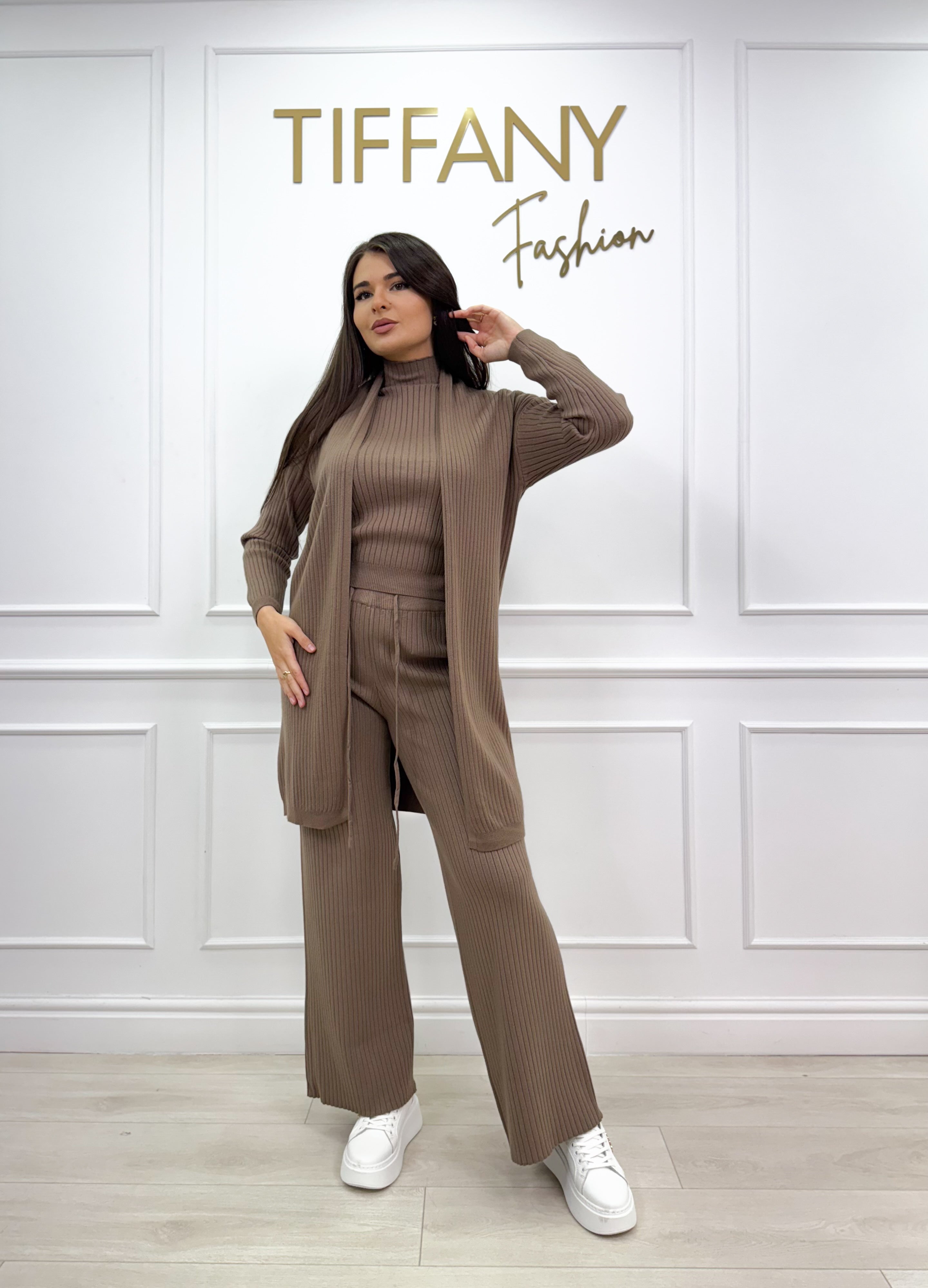Compleu Melody Brown