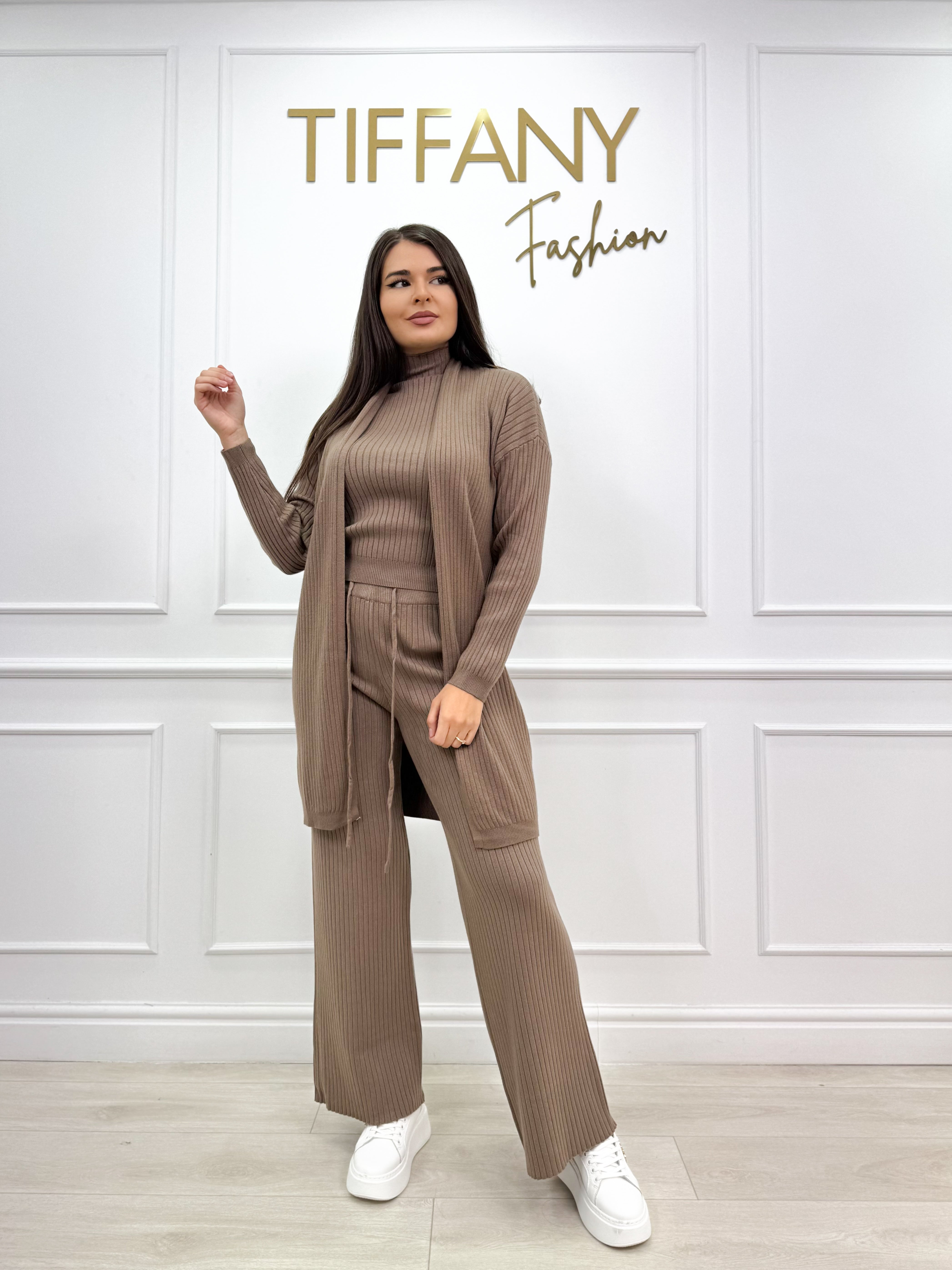 Compleu Melody Brown